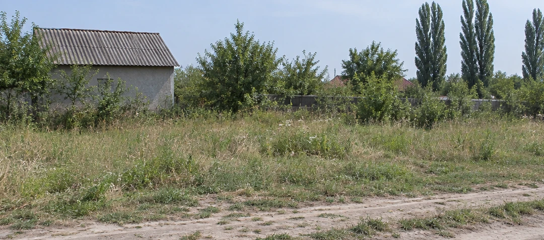 Декоративный наборный бетонный забор. Участок до установки ограждения. Декоративный забор с фактурой сланца. Визуализация.